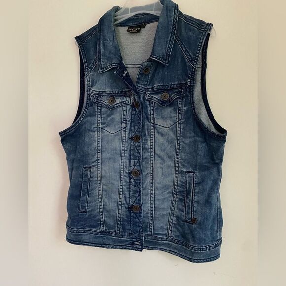 Classic Blue Denim Vest with Western Styling - Picture 5 of 5